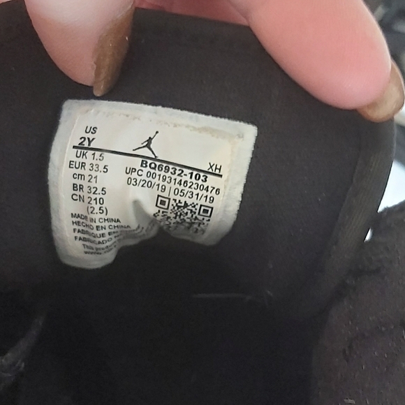 Glow in the dark Nike high top jordans! 😮 - Picture 5 of 5